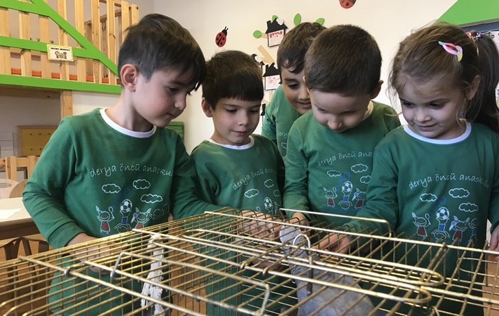 Bakın Bugün Bize Kim Gelmiş