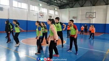 yıldızkarmaogrencilerimizuskudar2.sı-1